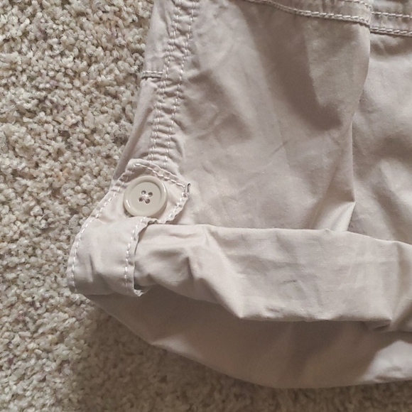 *HUGE SALE* Khaki capris - Picture 5 of 7